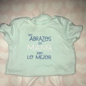 The hugs from Mom are the best onesie in Spanish!